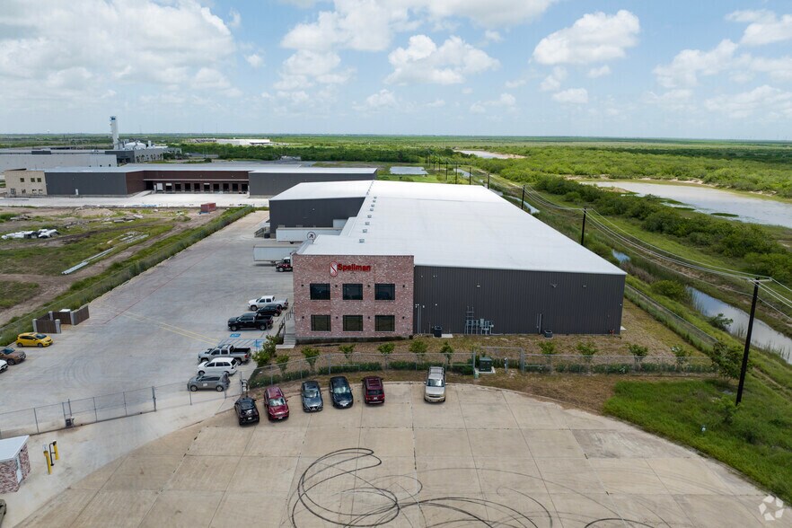 7205 Industrial Cir, Brownsville, TX à louer - Aérien – Image 3 sur 15