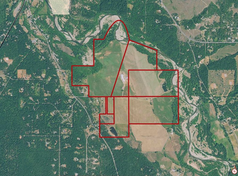 500 Martin Rd, Cave Junction, OR à vendre - Photo principale – Image 1 sur 2