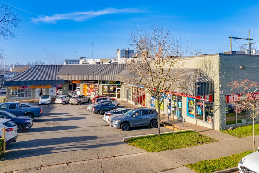 2073-2099 Dundas St, Vancouver, BC à louer - Photo principale – Image 2 sur 4