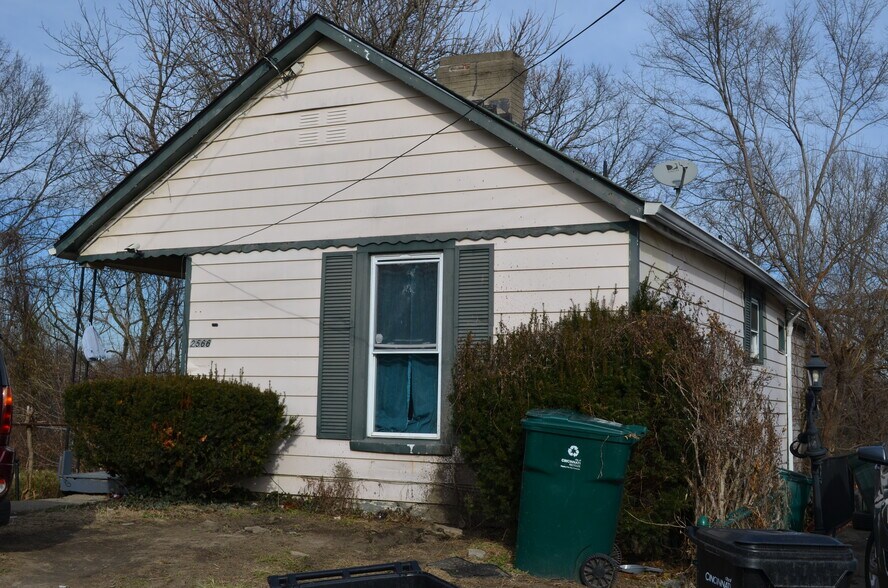 2566 Ring Pl, Cincinnati, OH à vendre - Photo principale – Image 1 sur 1
