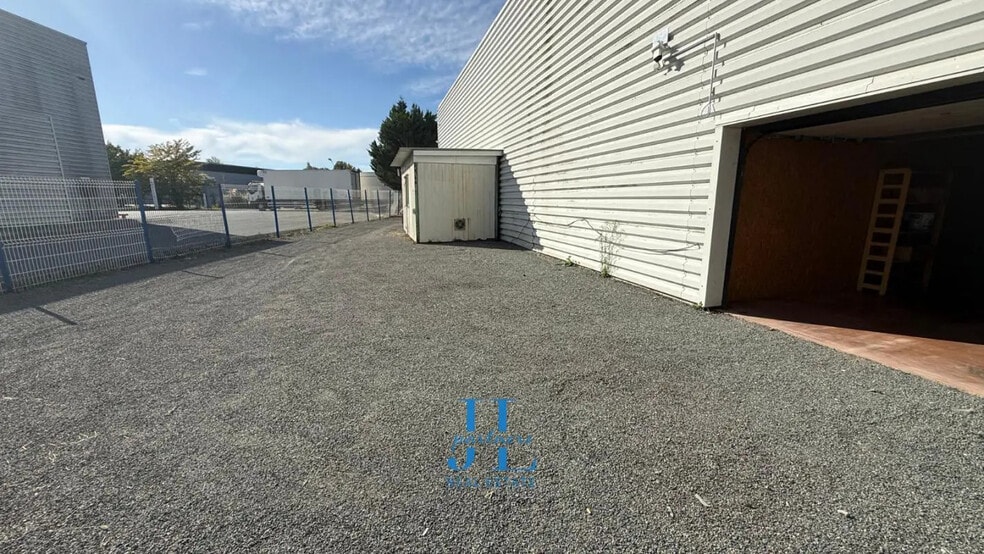 Local d’activités dans Bègles à louer - Photo de l’immeuble – Image 2 sur 4