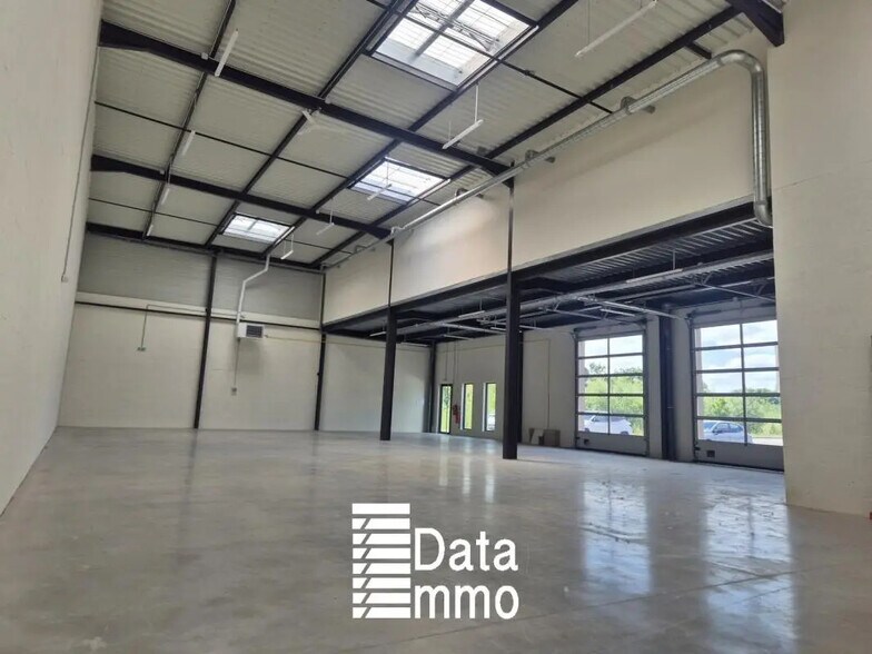 Industriel/Logistique dans Collégien à louer - Photo de l’immeuble – Image 3 sur 9