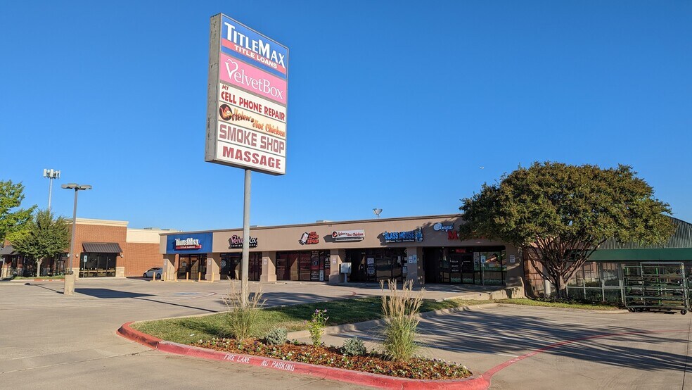 413 E Round Grove Rd, Lewisville, TX à louer - Photo de l’immeuble – Image 1 sur 3