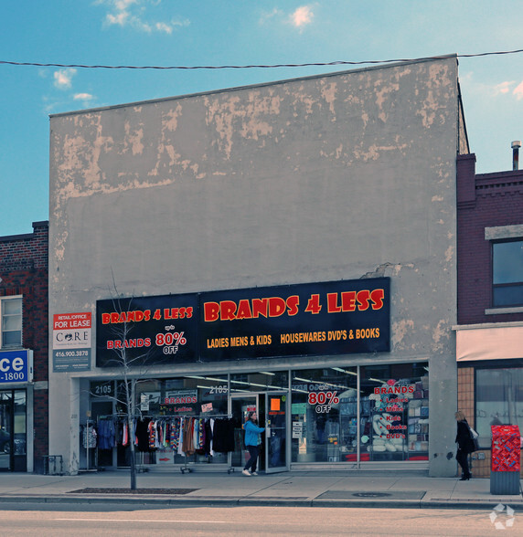 2105 Danforth Ave, Toronto, ON à louer - Photo de l’immeuble – Image 2 sur 2