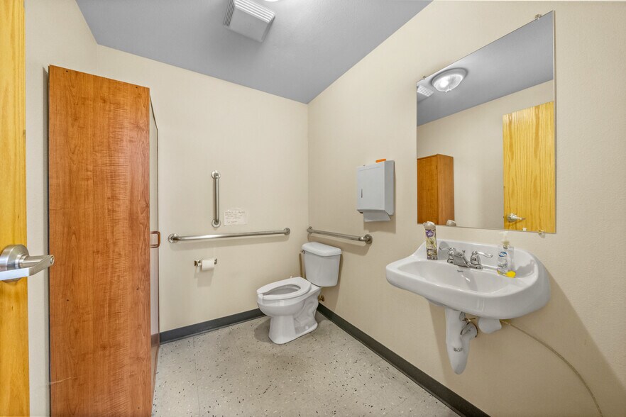 2336 E Platte Ave, Colorado Springs, CO à vendre - Photo intérieure – Image 3 sur 26