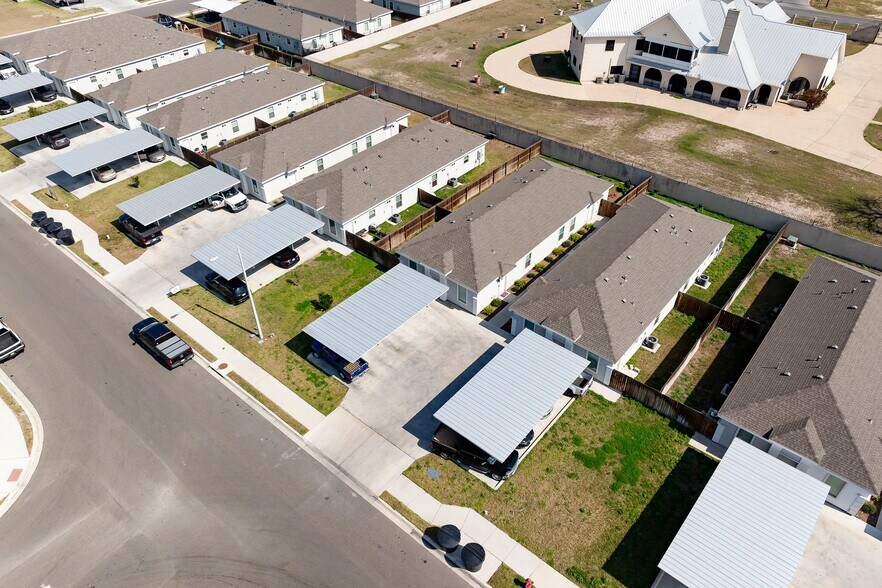 908 N Kentucky St, Alton, TX à vendre - Photo de l’immeuble – Image 3 sur 16