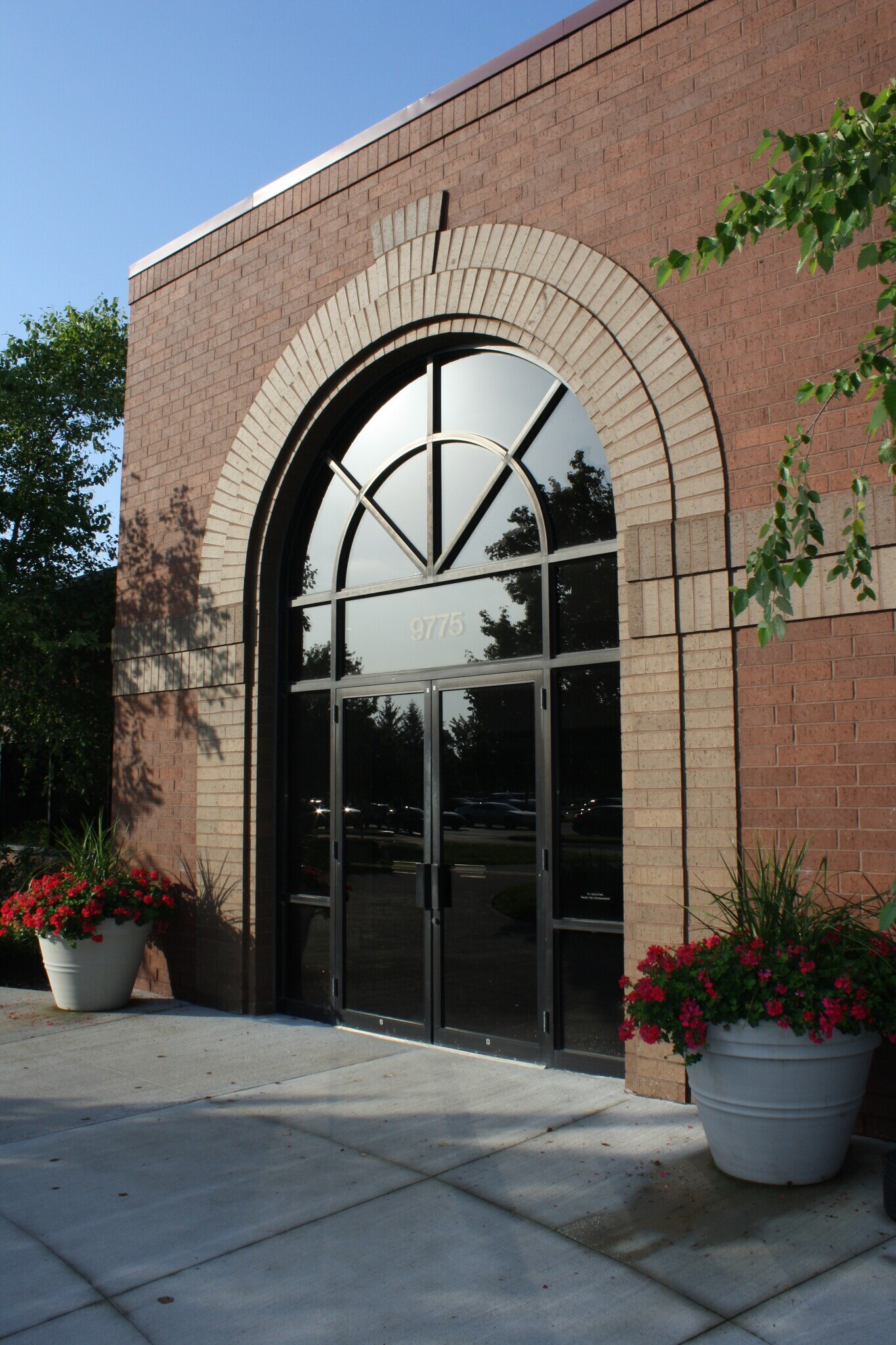 9785 Crosspoint Blvd, Indianapolis, IN à louer Photo de l’immeuble– Image 1 sur 2