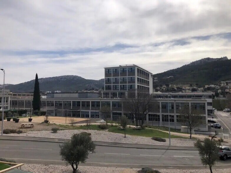Bureau dans Marseille à louer - Photo de l’immeuble – Image 2 sur 17