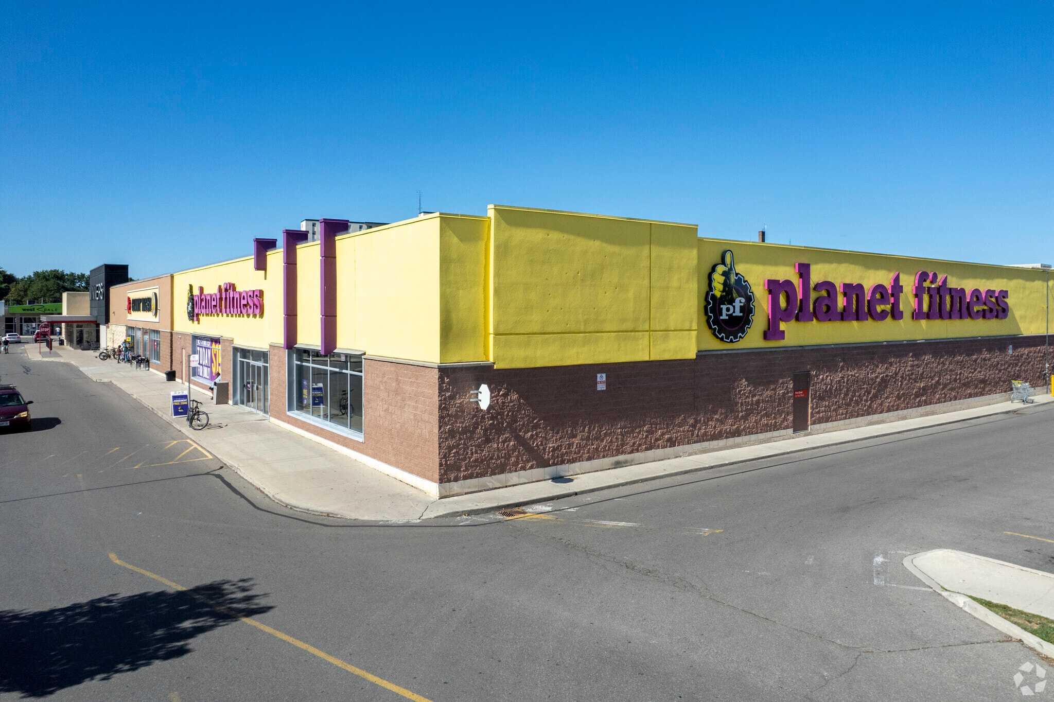 1151 Dundas St W, Mississauga, ON à louer Photo principale– Image 1 sur 7