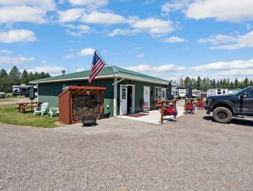 265 Kinnikinnick Ln, Columbia Falls, MT à vendre - Photo de l’immeuble – Image 2 sur 5