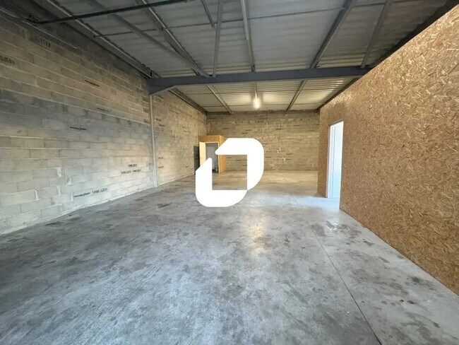 Plus de détails pour Bureau, Local d'activités à louer