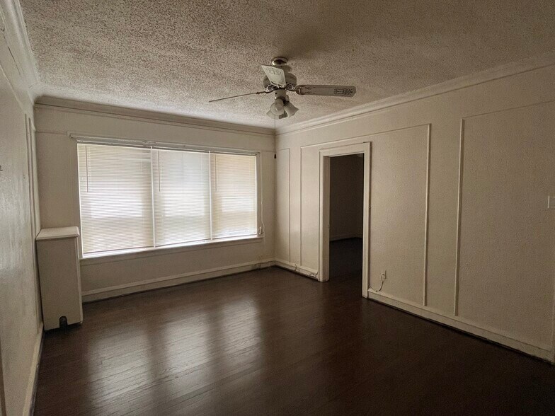 8418 S Ingleside Ave, Chicago, IL à vendre - Photo de l’immeuble – Image 2 sur 5