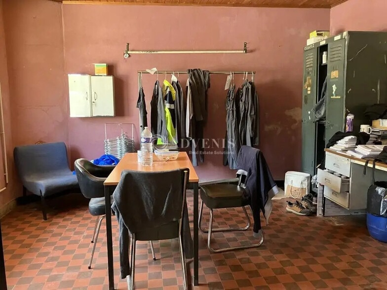 Local d'activités dans Bourges à vendre - Photo de l’immeuble – Image 3 sur 7