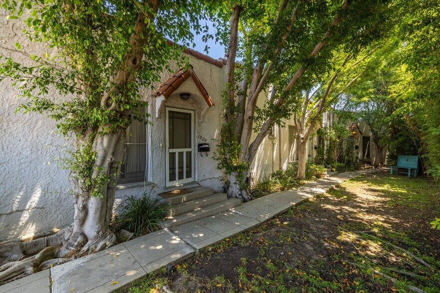 1928 Rosalia Rd, Los Angeles, CA à vendre - Photo de l’immeuble – Image 3 sur 16
