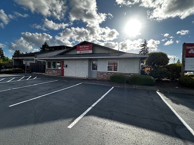 1481 Gateway Blvd, Cottage Grove, OR à louer - Photo de l’immeuble – Image 1 sur 4