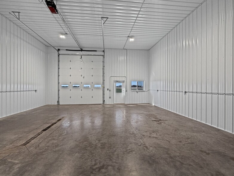 606 Stagecoach Rd, Grinnell, IA à louer - Photo de l’immeuble – Image 3 sur 12