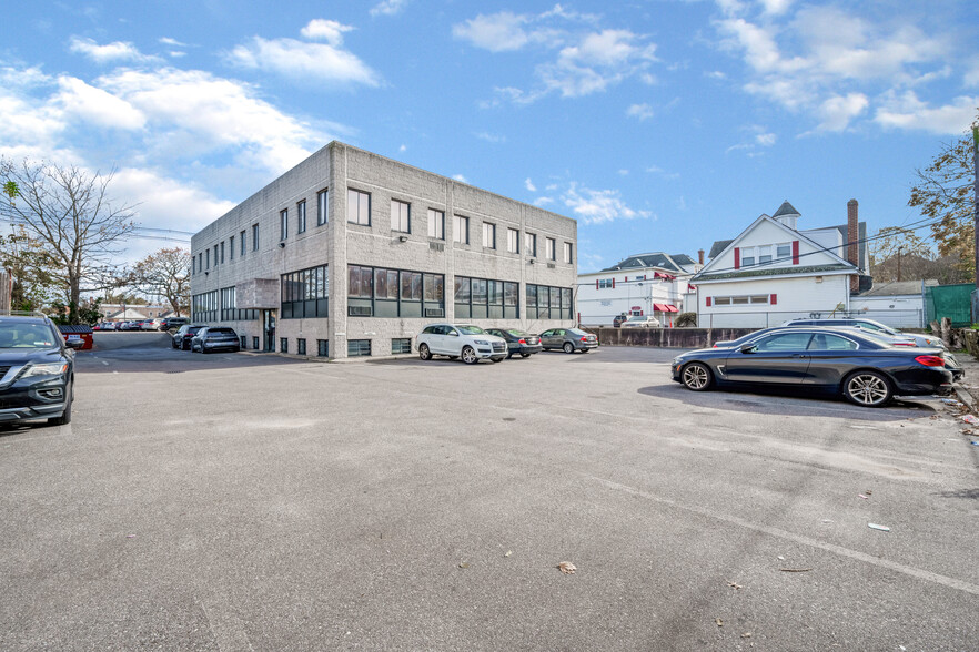30 S Ocean Ave, Freeport, NY à louer - Photo de l’immeuble – Image 2 sur 7