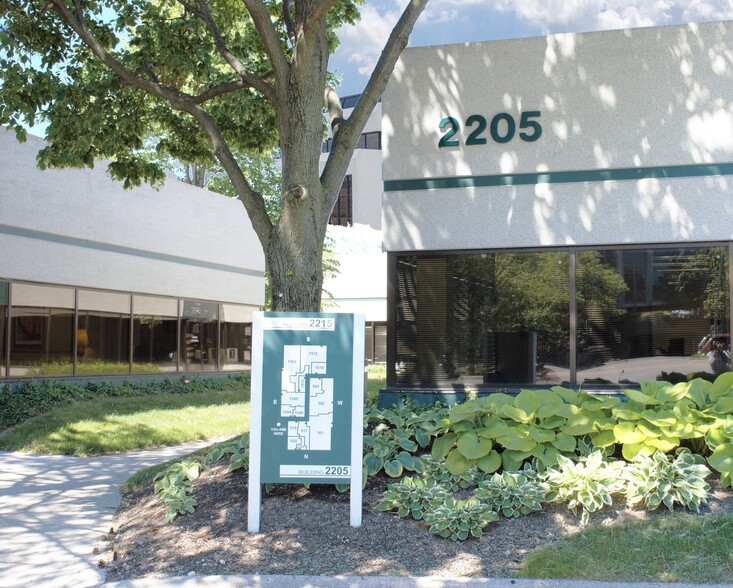 2255 Enterprise Dr, Westchester, IL à louer - Photo de l’immeuble – Image 2 sur 5