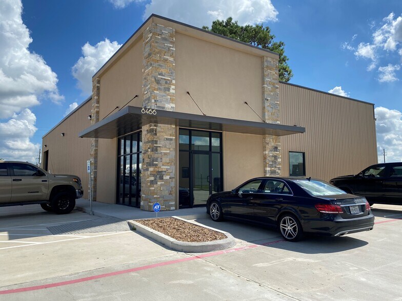 8460 N Sam Houston Pky W, Houston, TX à louer - Photo de l’immeuble – Image 2 sur 6