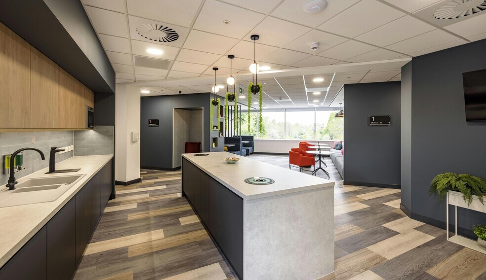 600 Lakeside Dr, Warrington à louer - Photo de l’immeuble – Image 2 sur 12
