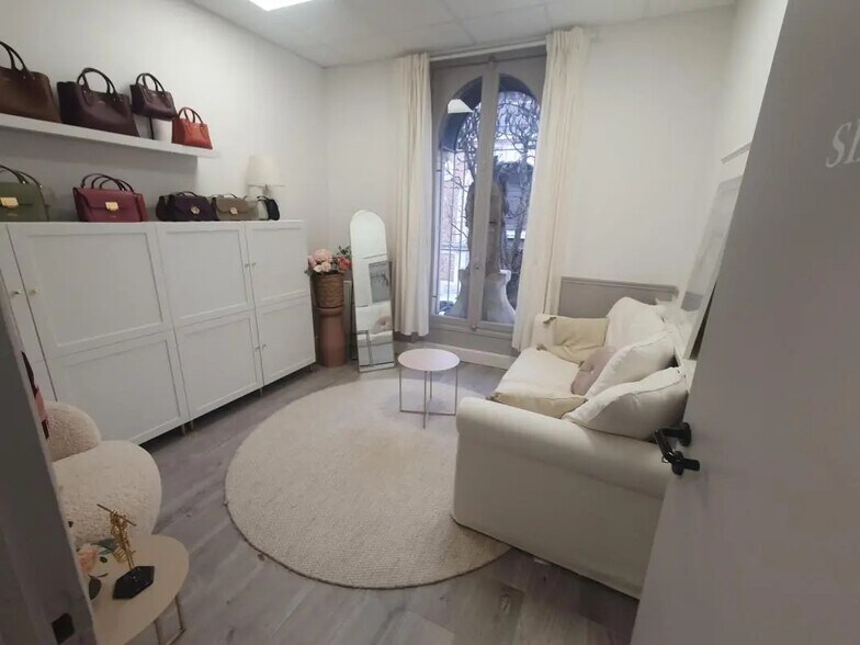 Bureau dans Versailles à louer - Photo de l’immeuble – Image 2 sur 6