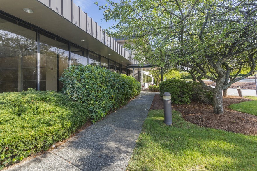 2 Omni Way, Chelmsford, MA à louer - Photo de l’immeuble – Image 3 sur 10