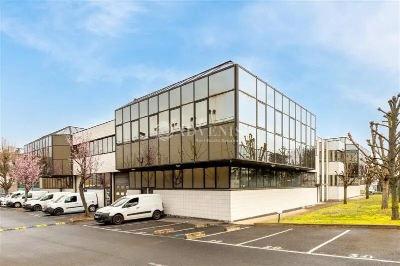 Local d’activités dans Nanterre à louer - Photo de l’immeuble – Image 1 sur 10