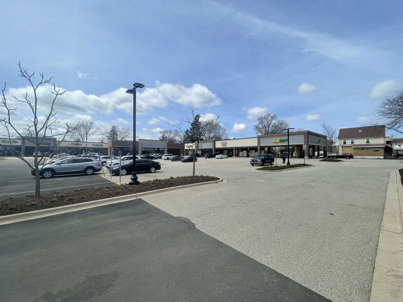 404-444 N Lake St, Mundelein, IL à louer - Photo de l’immeuble – Image 3 sur 4