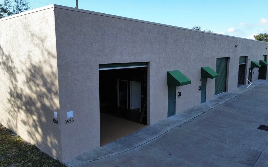 3553 Azalea Ln, Micco, FL à louer - Photo de l’immeuble – Image 1 sur 7