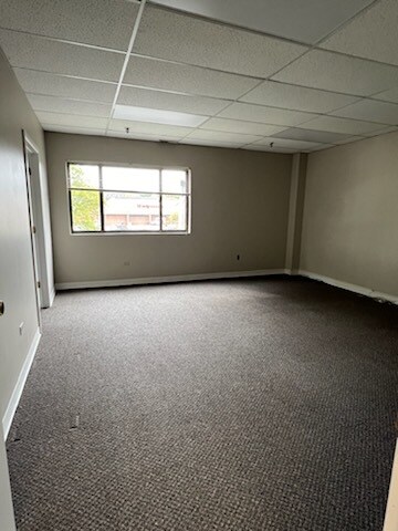 32-34 W Chicago Ave, Naperville, IL à louer - Photo intérieure – Image 3 sur 5
