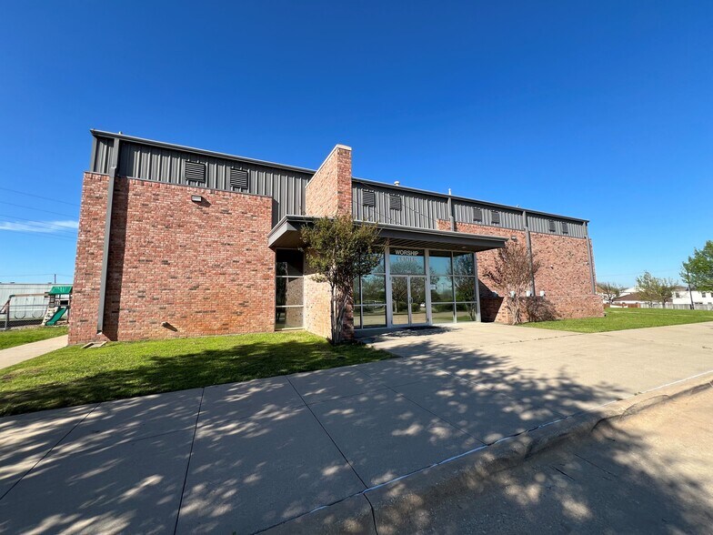 7000 Matlock Rd, Arlington, TX à louer - Photo de l’immeuble – Image 3 sur 15