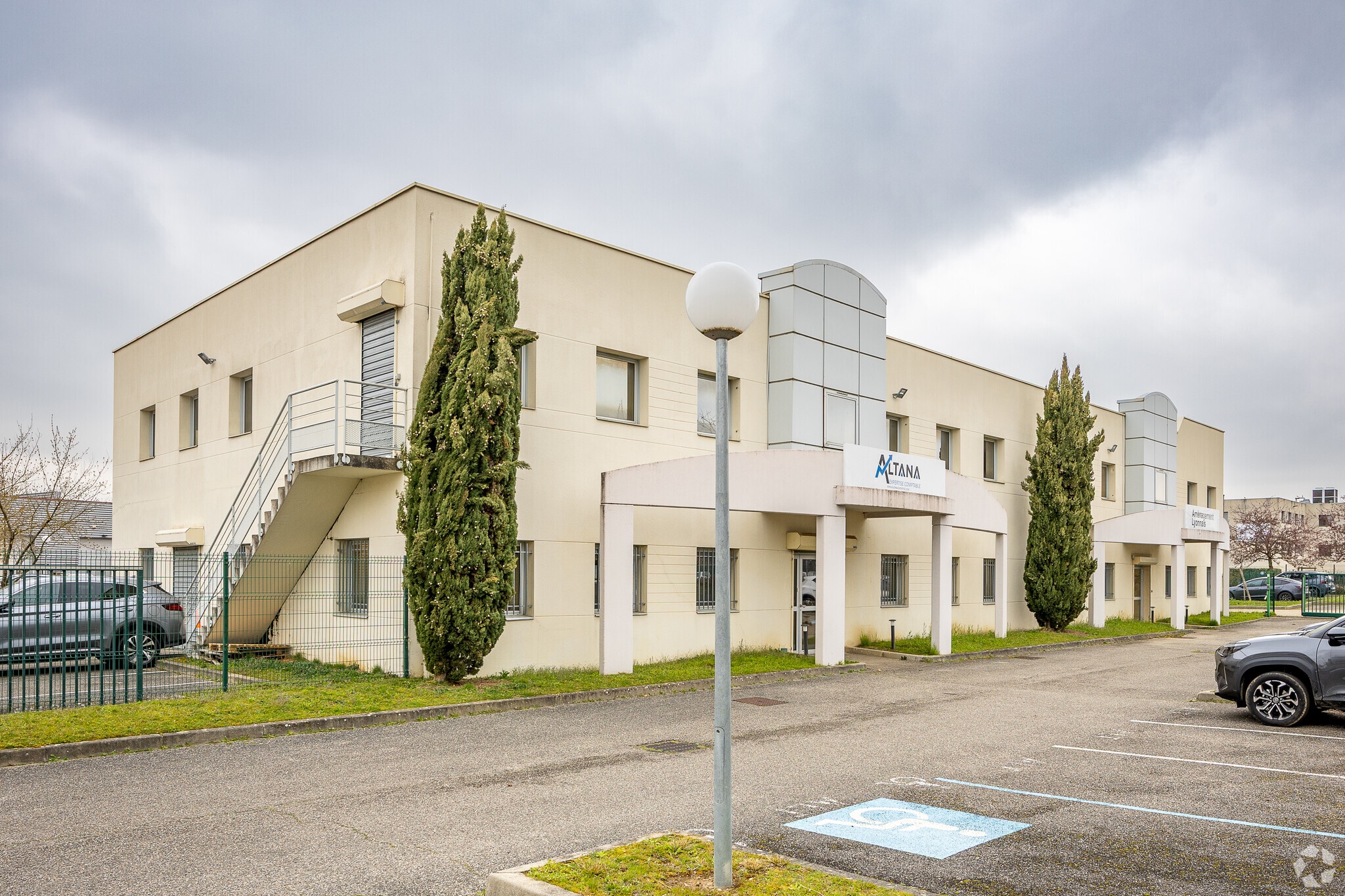 30 Rue Champ Dolin, Saint-Priest à vendre Photo de l’immeuble– Image 1 sur 8