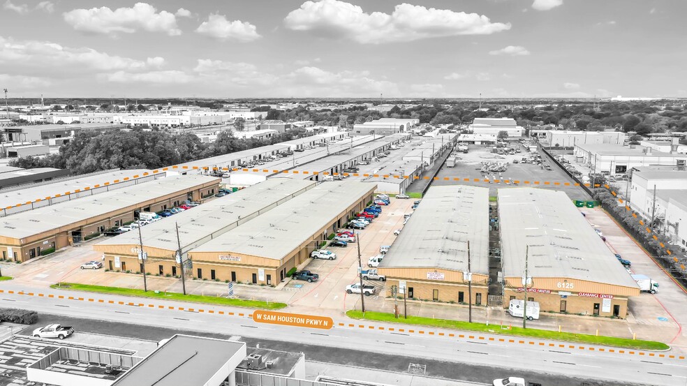 6125 W Sam Houston Pky N, Houston, TX à louer - Photo de l’immeuble – Image 3 sur 11