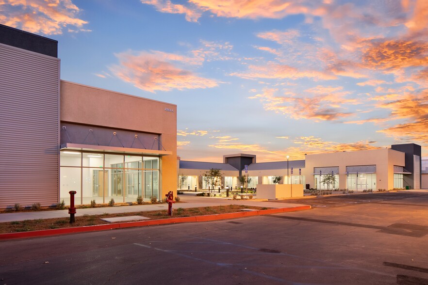 2111-2361 E Palmdale Blvd, Palmdale, CA à louer - Photo de l’immeuble – Image 2 sur 9