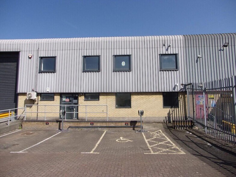 Oliver Close, Grays à louer - Photo de l’immeuble – Image 3 sur 3