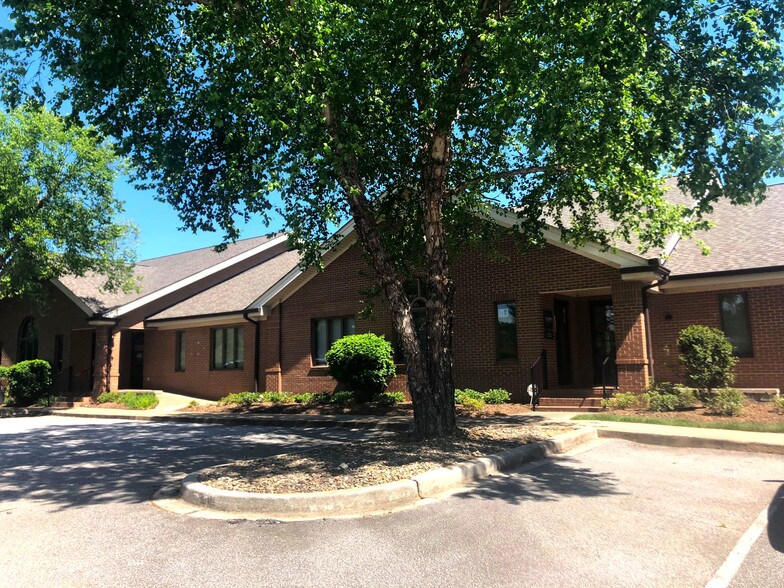 4320-4328 Wade Hampton Blvd, Taylors, SC à louer - Photo principale – Image 1 sur 5