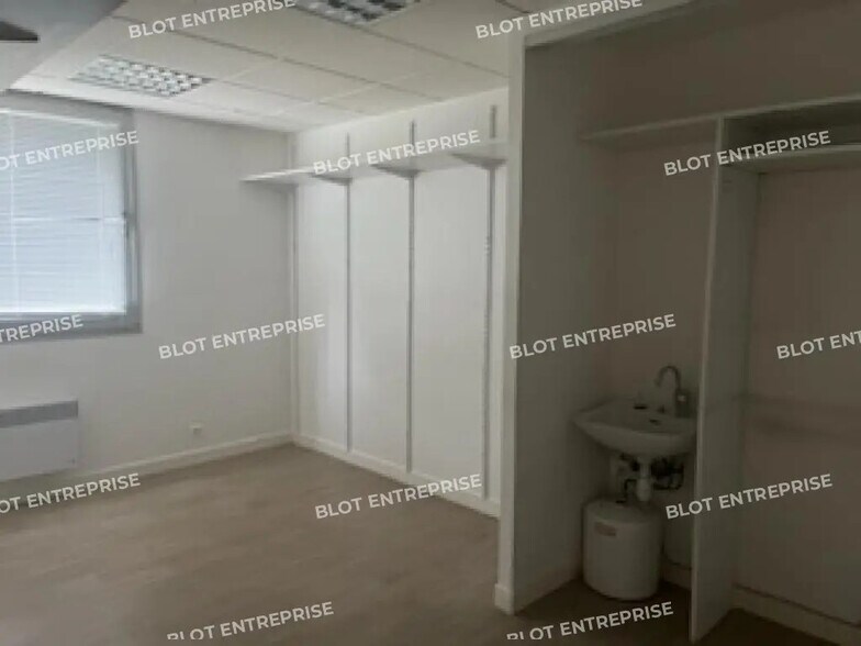 Bureau dans Quimper à vendre - Photo de l’immeuble – Image 3 sur 9