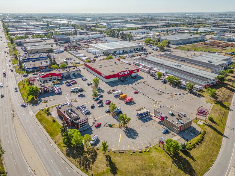 3619 SE 61st Ave, Calgary, AB à louer - Photo de l’immeuble – Image 1 sur 6
