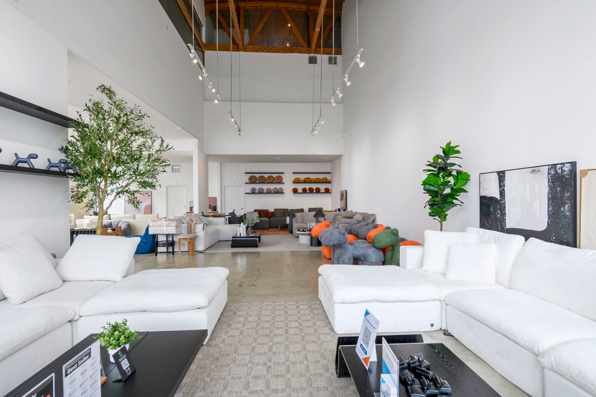 8250-8256 Melrose Ave, Los Angeles, CA à louer Photo de l’immeuble– Image 1 sur 8