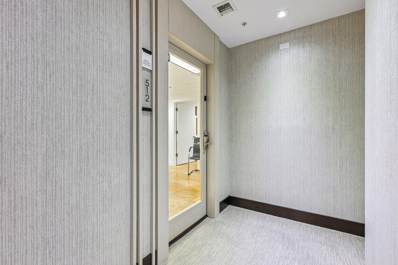 1110 Brickell Ave, Miami, FL 33131 - Lot 512 - - Photo intérieure - Image 1 of 18