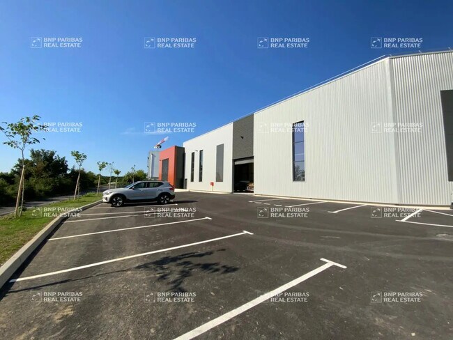 Plus de détails pour 25 Rue Du Mollaret, Saint-Quentin-Fallavier - Local d’activités à vendre