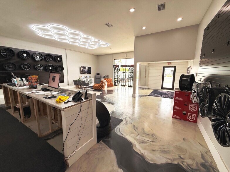 3593 Veronica S Shoemaker Blvd, Fort Myers, FL à vendre - Photo intérieure – Image 3 sur 11