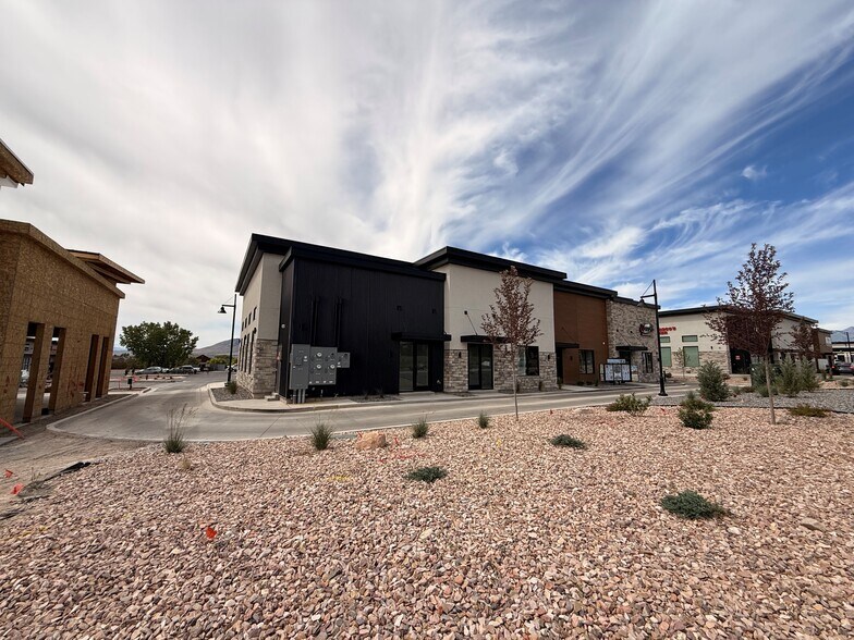 337 E Crossroads Blvd, Saratoga Springs, UT à louer - Photo de l’immeuble – Image 1 sur 3