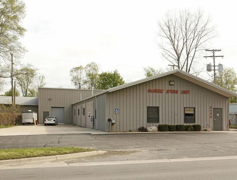 6135 W Grand River Rd, Brighton, MI à vendre - Photo de l’immeuble – Image 3 sur 5