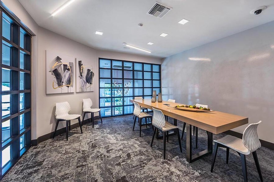 808 W San Carlos St, San Jose, CA à louer - Hall d’entrée – Image 3 sur 41