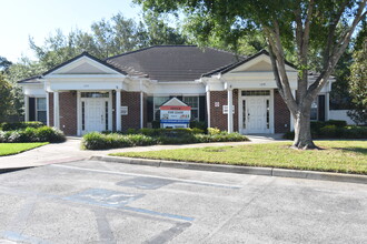 1377 Providence Rd, Brandon, FL à louer Photo de l’immeuble– Image 1 sur 24