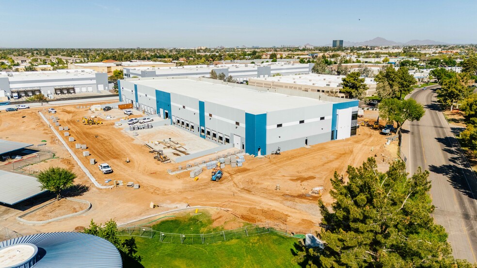 1352 N Fiesta Blvd, Gilbert, AZ à louer - Photo de l’immeuble – Image 3 sur 15