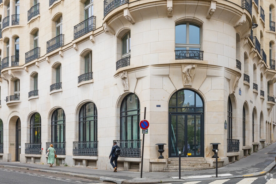 9 Rue De Presbourg, Paris à louer - Photo de l’immeuble – Image 2 sur 5