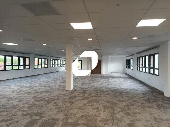 Plus de détails pour 46 Rue Des Fusilles, Villeneuve-d'Ascq - Bureau à louer