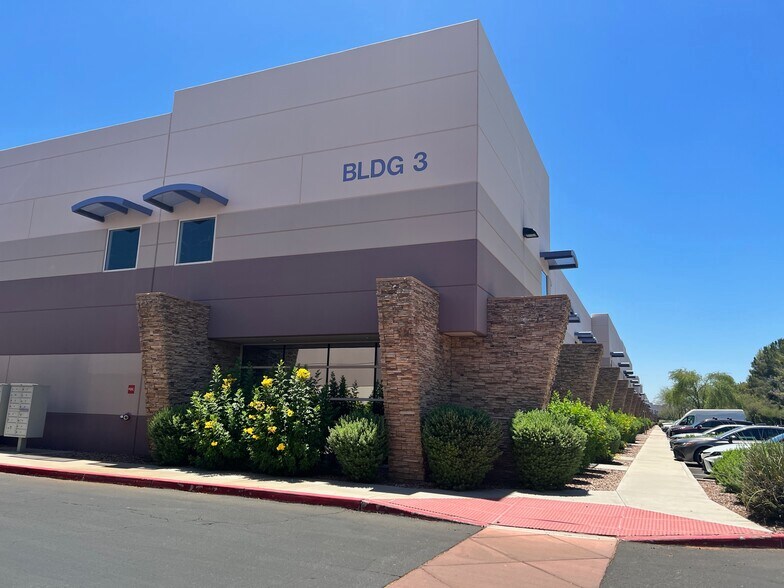 9299 W Olive Ave, Peoria, AZ à louer - Photo de l’immeuble – Image 1 sur 5